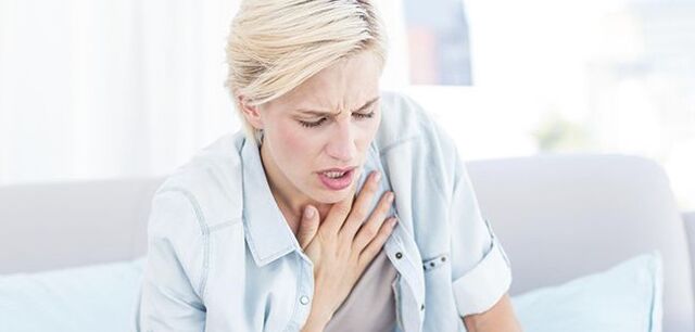 En cas de pleurésie, de pathologies cardiaques et de névralgie intercostale, la douleur sous l'omoplate gauche peut s'accompagner d'un essoufflement sévère